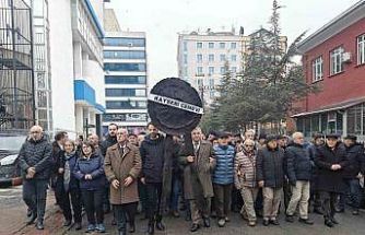 Kayseri’de Alevi örgütlerden CHP İl Başkanlığı’na ‘siyah çelenkli’ tepki