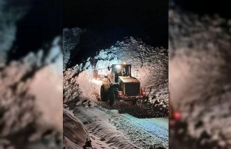 Kemaliye’de kapanan grup köy yolları ulaşıma açıldı