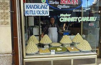 Kilis’e özgü kurabiyeler kandillerde dağıtılıyor