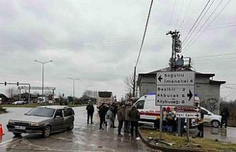 Kırmızı ışıkta duramayan otobüs otomobile çarptı: 4 yaralı