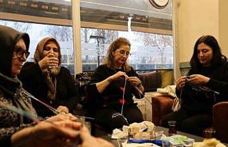 Kırşehir’de kadınlardan ihtiyaç sahibi çocuklara karne hediyesi