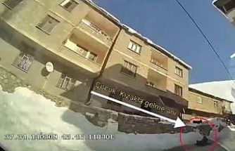 Kızakla kayarken otobüsün altına giren çocuk hayatını kaybetti