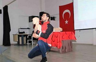 Kızılay’dan çocuklara ilk yardım eğitimi