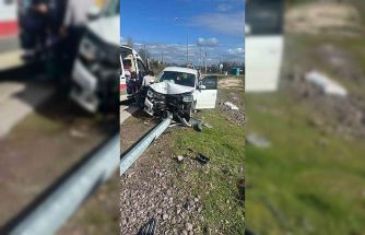 Kocaeli’de elektrik direğine çarpan otomobilin sürücüsü ağır yaralandı