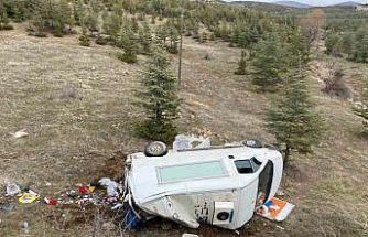 Kontrolden çıkan kamyonet şarampole yuvarlandı: 3 yaralı