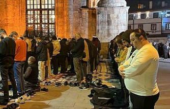 Konya’da Miraç Kandili’nde vatandaşlar camilere akın etti