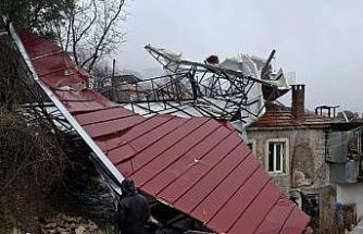 Köşk’te fırtına çatıları uçurdu, duvarlar yıkıldı