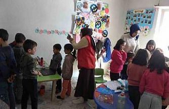 Köy çocukları, gençlik merkezi gönüllüleriyle doyasıya eğlendi