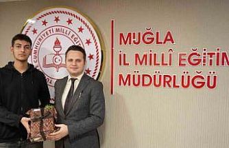 Köyceğiz Fen Lisesi öğrencisi Eşmeli, "Çevrim İçi Anlamını Bul Yarışması" il birincisi oldu