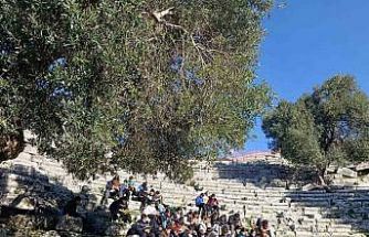 Köyceğiz Ortaokulu öğrencileri Kaunos Antik Tiyatro’da şiir okudu