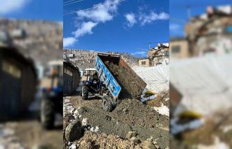 Köylüler el ele verdi, yarım bırakılan yolu birlikte yaptı