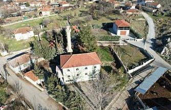 Köyün tek camisinin bir kısmı ve avlusu icradan satılığa çıkarıldı