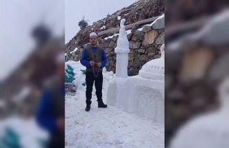 Köyüne kardan cami yaptı