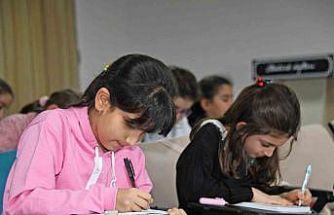 Küçük yazarlar kalemlerini ustalığa taşıyor