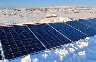 Kulp kırsalında kar, güneş panellerini etkiledi
