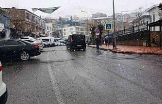 Kulp’ta yağmur yerini kar yağışına bıraktı
