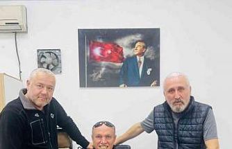 Kuru temizlemeye bırakılan montun cebindeki 200 gram altın sahibine teslim edildi