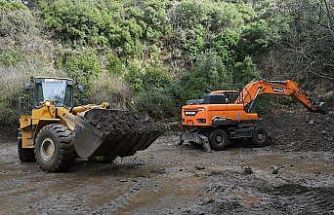 Kuşadası Belediyesi selin yaralarını sarmak için saha çalışmalarını sürdürüyor