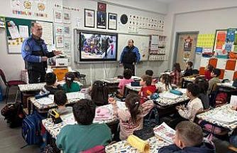 Kütahya İl Emniyet Müdürlüğü’nden öğrencilere bilgilendirme eğitimi