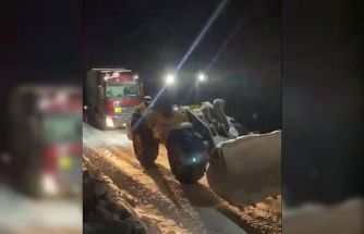 Mahsur kalan doğalgaz yüklü tır kurtarıldı