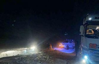 Mahsur kalan sürücüler Off-road ekiplerince kurtarıldı