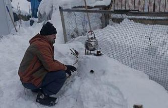 Malatya’da kardan soba yapan esnaf çay demledi