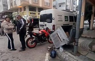 Manavgat’ta kamyonet ile motosiklet çarpıştı: 1 yaralı