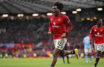 Manchester derbisinde kazanan Kırmızılar oldu