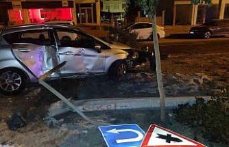 Mardin’de refüje çarpan otomobilin sürücüsü yaralandı