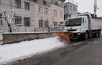 Melikgazi’de karla mücadele çalışmaları kesintisiz devam ediyor