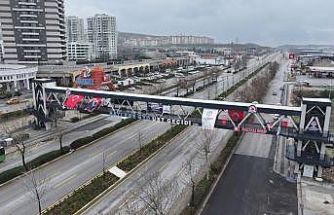 Menderes Bulvarındaki modern yaya üst geçidi açılıyor