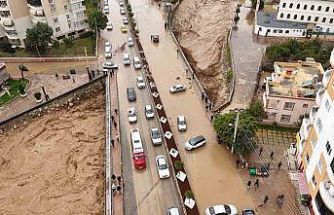 Mersin’de ekipler sel mesaisinde