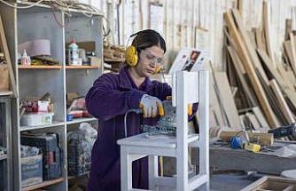 Mersin’de geri dönüşüm atölyesinde atıklar yeniden üretime kazandırılıyor