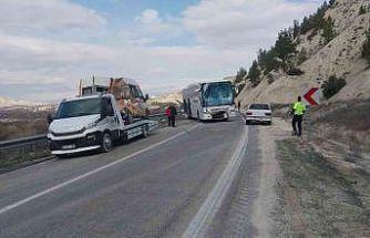 Mersin’de otobüsle minibüs çarpıştı, kaza ucuz atlatıldı: 2 yaralı