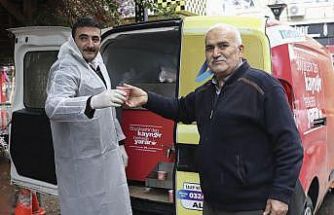 Mersin’de vatandaşlara soğuk havada kaynar ikramı