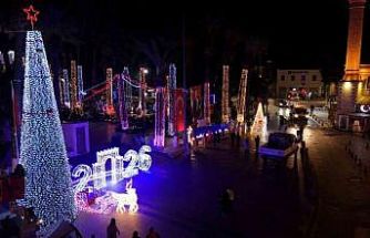 Meydanın ışıltısı fotoğraf karelerine yansıdı