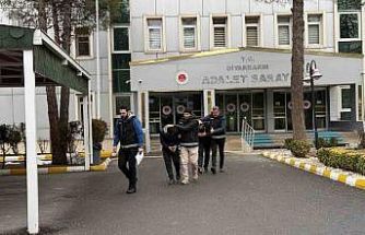 Midelerinde taşıdıkları 807 gram uyuşturucu ile yakalanan 2 kişi tutuklandı