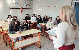 Milyonluk mal varlığını TSK’ya bağışlayan öğretmen "psikoz" çıkmadı, öğrencilerine koştu