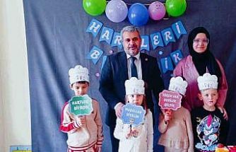 Minik öğrencilerin harfleri bitirme sevinci