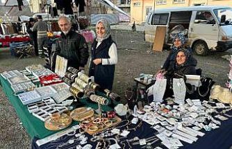 Mollabey’de ucuzluk pazarı yoğun ilgi görüyor