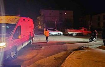 Motosiklet ile otomobil çarpıştı: 2 yaralı