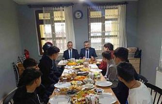 Müdür Bayrak çocuklarla bir araya geldi