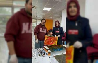 Muğla’da aileler ve çocuklar ebru sanatıyla renklerin yolculuğuna çıktı