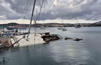 Muğla’da kuvvetli rüzgar tekne batırdı