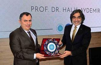 NEÜ’de "Modern Dünyada Duruş Sahibi Olmak" konuşuldu