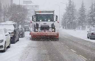 Niğde’de karla mücadele ekiplerinden 24  saat mesai