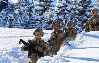 Ordu’da jandarmadan kar altında arama-kurtarma tatbikatı