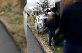 Osmaniye’de kontrolden çıkan otomobil devrildi