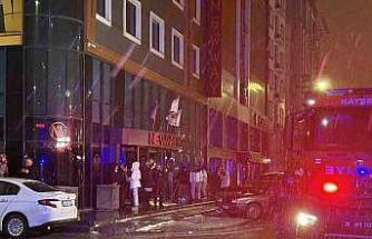 Otel bodrumunda çıkan yangın paniğe neden oldu