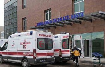 Otomobille çarpışan motosiklet sürücüsü öldü